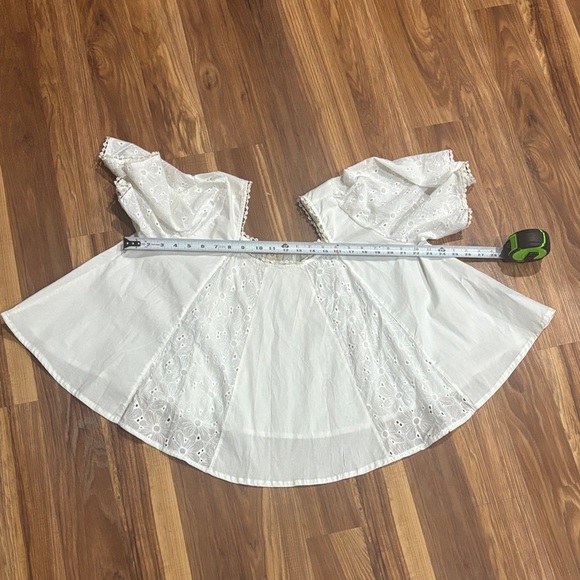 NEW POL Elegant White Embroidered Women's Top Sz Medium - Picture 4 of 6